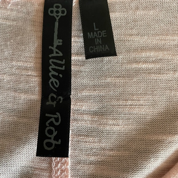 Allie & Rob top - Picture 2 of 5